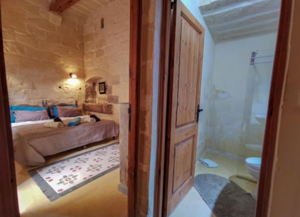 Peaceful Farmhouse Stay With Cozy Yard Għarb Eksteriør bilde