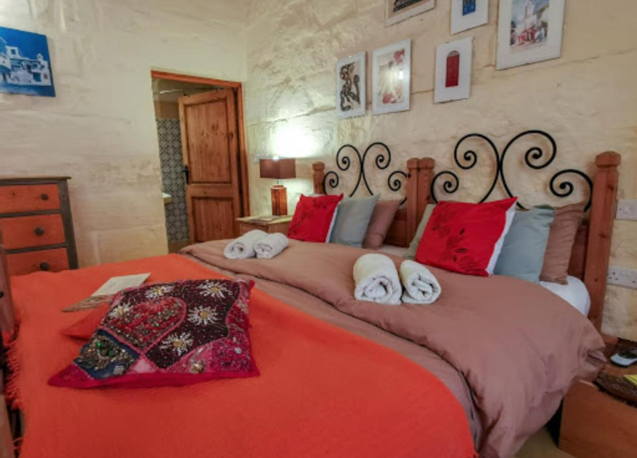 Peaceful Farmhouse Stay With Cozy Yard Għarb Eksteriør bilde