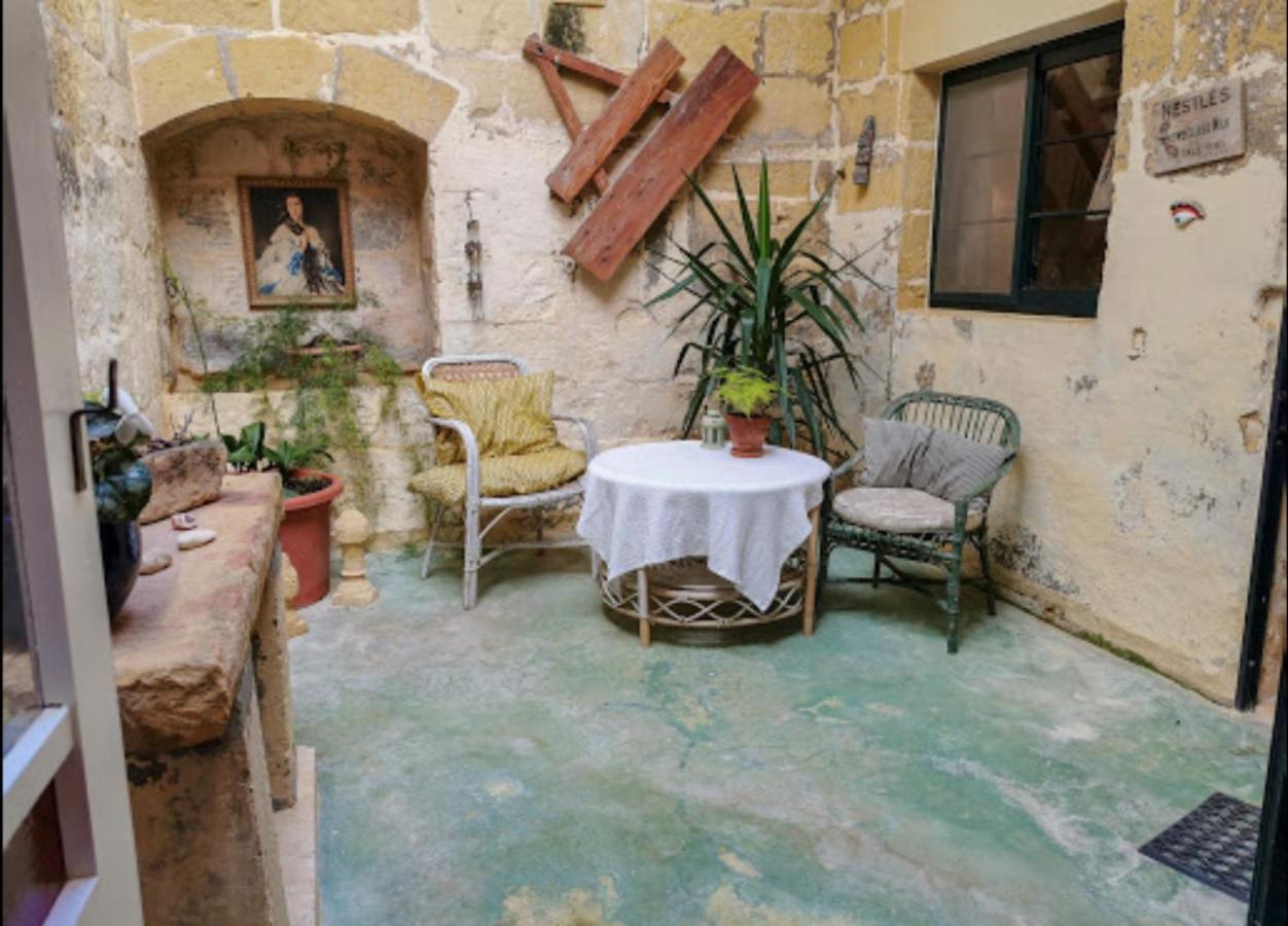 Peaceful Farmhouse Stay With Cozy Yard Għarb Eksteriør bilde