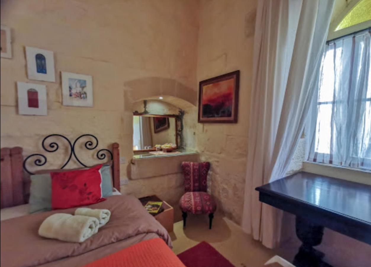 Peaceful Farmhouse Stay With Cozy Yard Għarb Eksteriør bilde