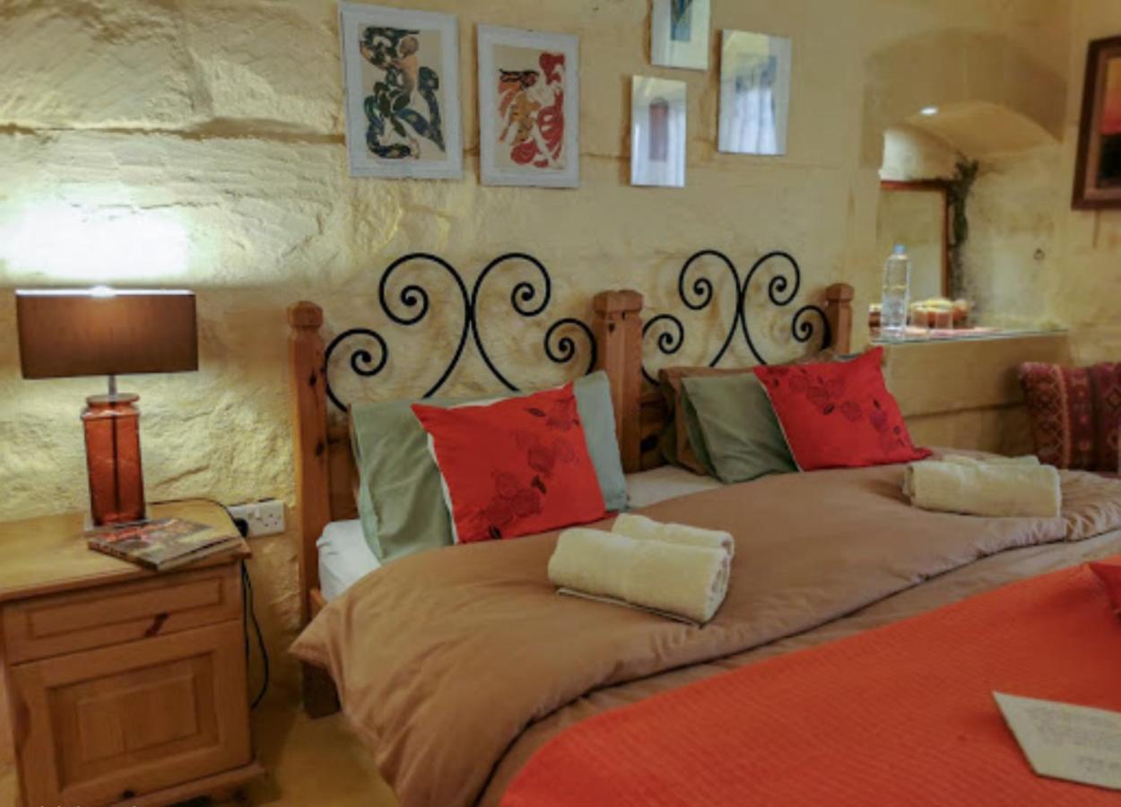 Peaceful Farmhouse Stay With Cozy Yard Għarb Eksteriør bilde