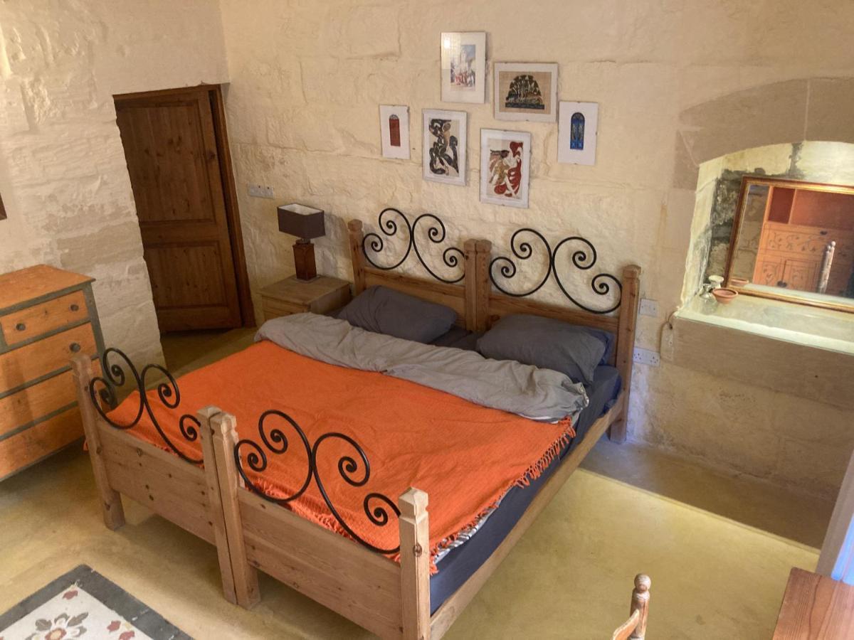 Peaceful Farmhouse Stay With Cozy Yard Għarb Eksteriør bilde