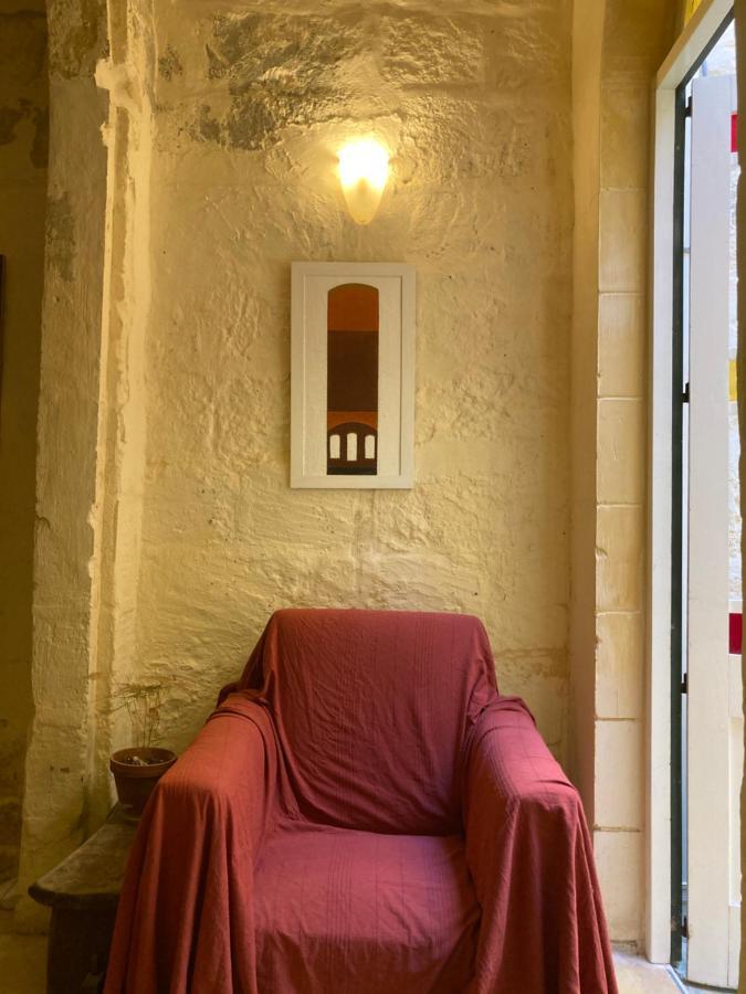 Peaceful Farmhouse Stay With Cozy Yard Għarb Eksteriør bilde