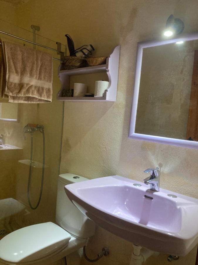 Peaceful Farmhouse Stay With Cozy Yard Għarb Eksteriør bilde