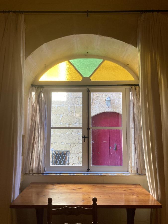Peaceful Farmhouse Stay With Cozy Yard Għarb Eksteriør bilde
