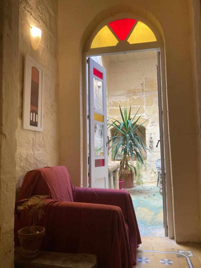 Peaceful Farmhouse Stay With Cozy Yard Għarb Eksteriør bilde